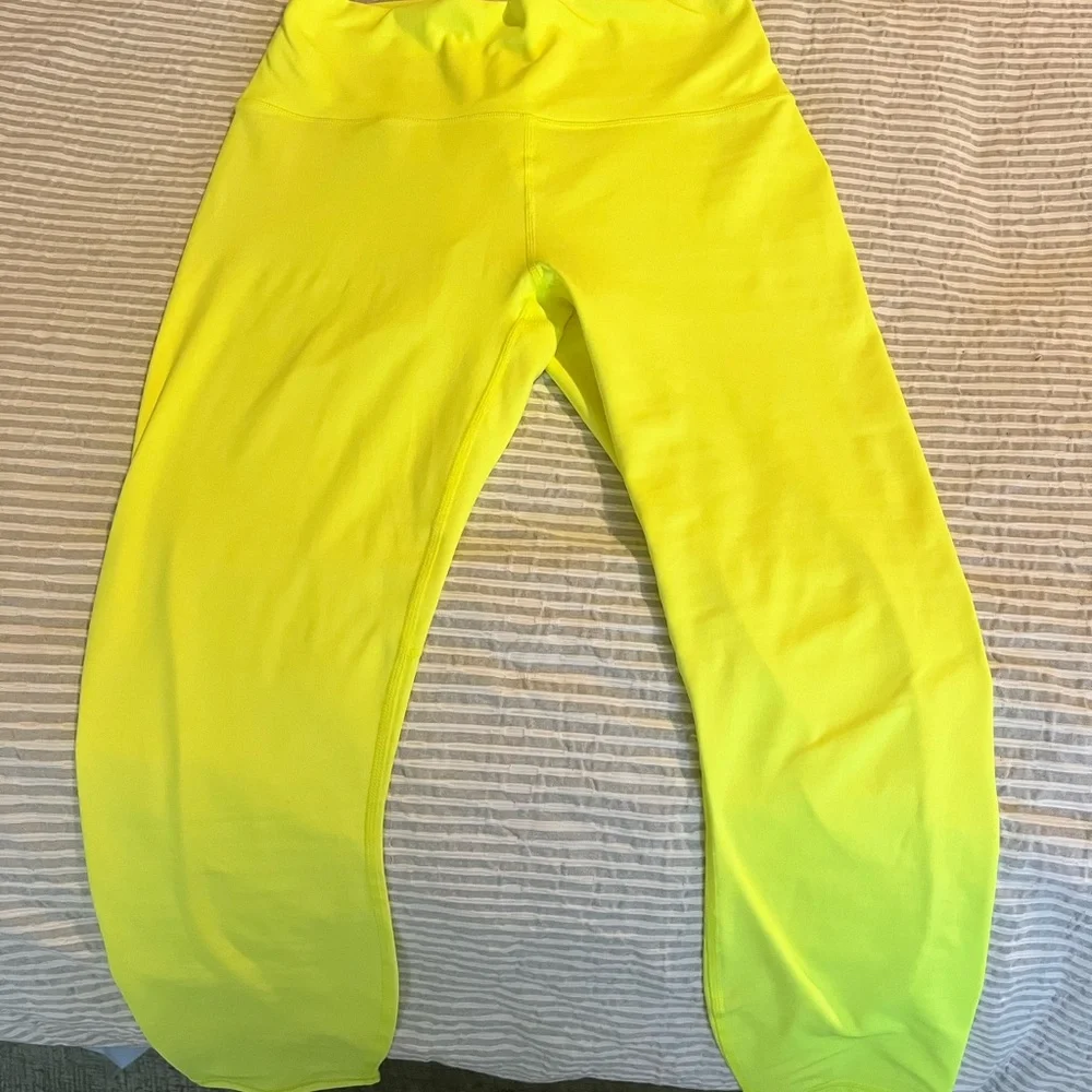 Pure luxe fabletics leggings in size large. High waisted.  Never worn. - Picture 3 of 4